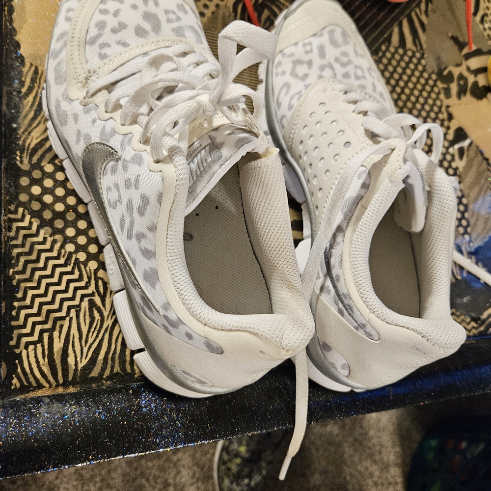 Nike Women's Leopard Print Athletic Shoes - Picture 2 of 5